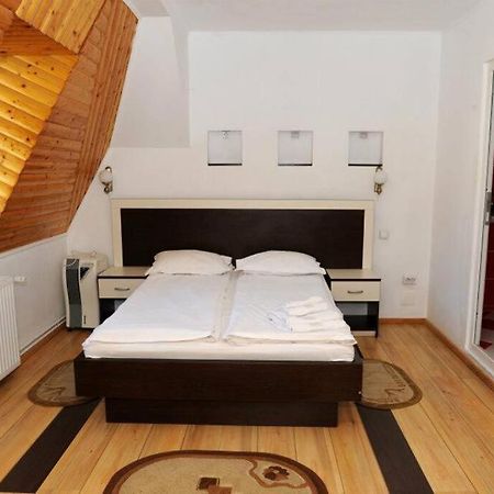 Vila Bradet Buşteni Esterno foto